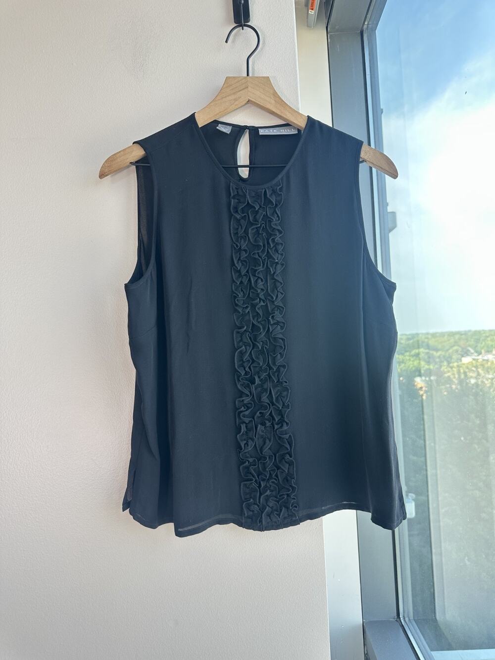 Kate Hill 100% Silk Sleeveless Ruffled Front Bib Panel Black Blouse Sz 14